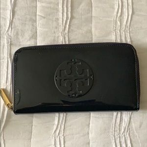 Tory Burch Patent PVC Zip Continental Wallet -Navy
